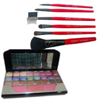 Rakhi to India with A Set of Brushes with Eye Shadow Kit