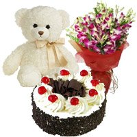 Send Forest Cake with Flowers Bouquet in India