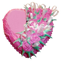 Online Rakhi Cakes Delivery to India. 2 Kg Heart Shape Strawberry Cakes