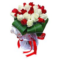 Online Delivery of Flowers in India. Send Red White Roses Bouquet 15 Flowers to India on Diwali
