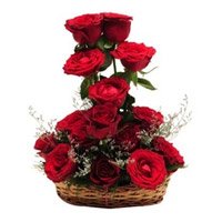 Father's Day Flowers to India. Red Roses Basket 12 Flowers to Chandigarh